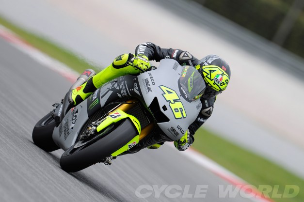rossi_yamaha_tuesLR_1